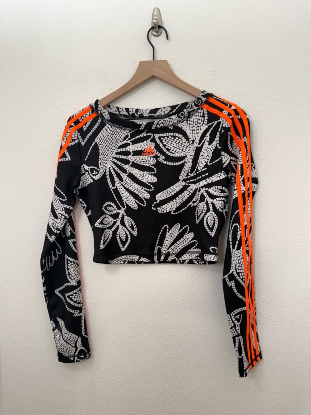 NEW FARM RIO X Adidas Crop Long Sleeve Workout Shirt Medium - Picture 4 of 11